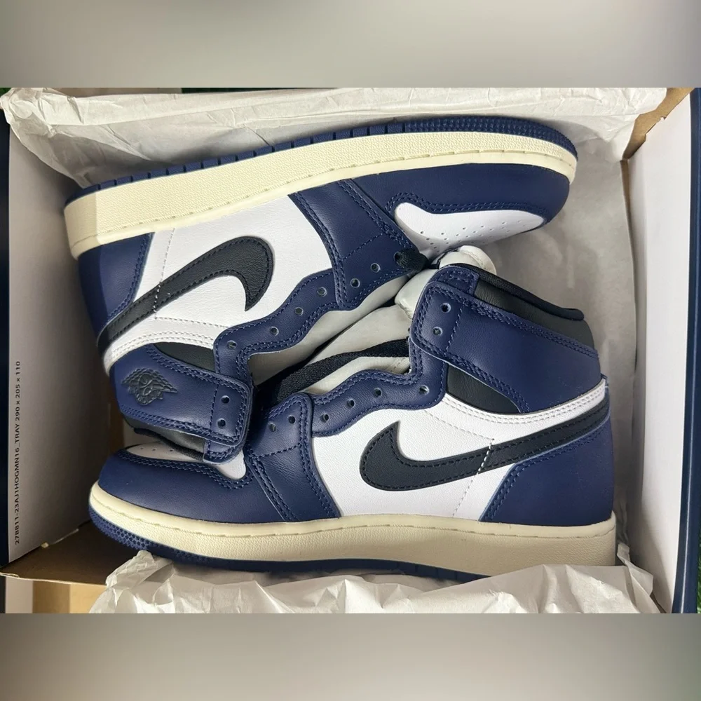 Jordan 1 Retro High OG Midnight Navy (GS) Size 5Y‎